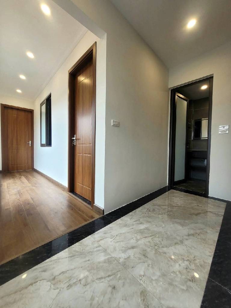MẶT TIỀN 11M  - 6 TẦNG THANG MÁY - GARA Ô TÔ